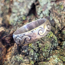 Load image into Gallery viewer, Floral and Vine Sterling Silver Ring
